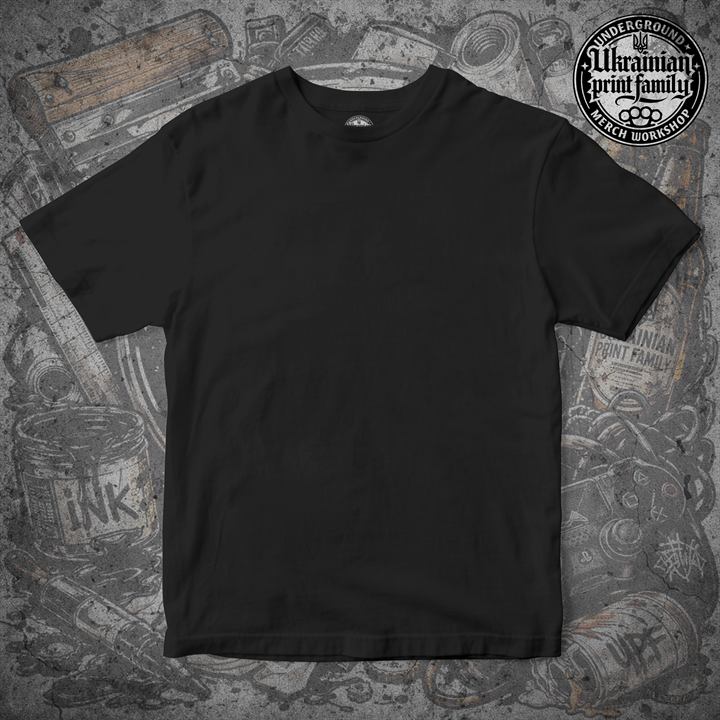 Чорна базова футболка